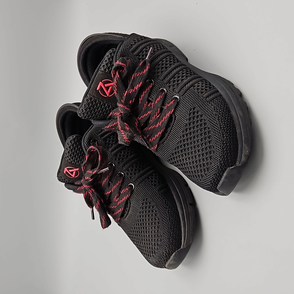 Zeba Shoes Black Ember Hands Free Women 7.5